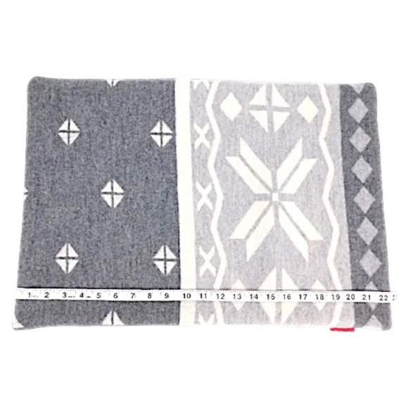 🩶 Giesswein Wool Cushion Cover Gray White Nordic Pattern 15x23 - Picture 2 of 4